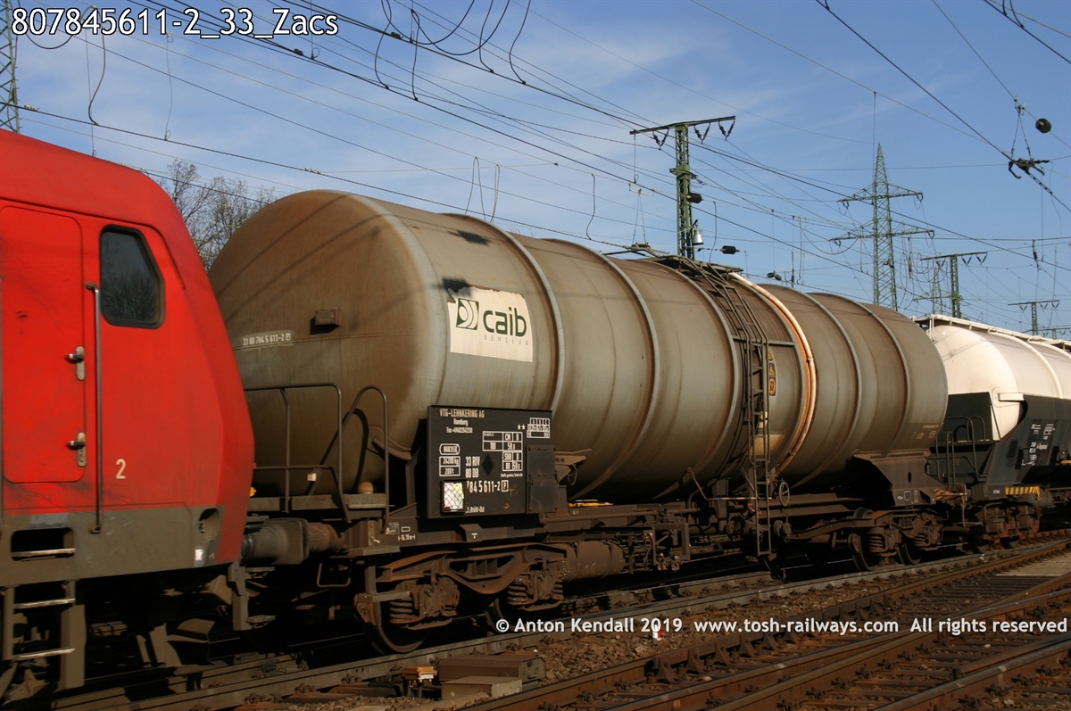 807845611-2_33_Zacs.jpg